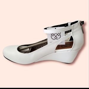 Daisy Fuentes White Wedges